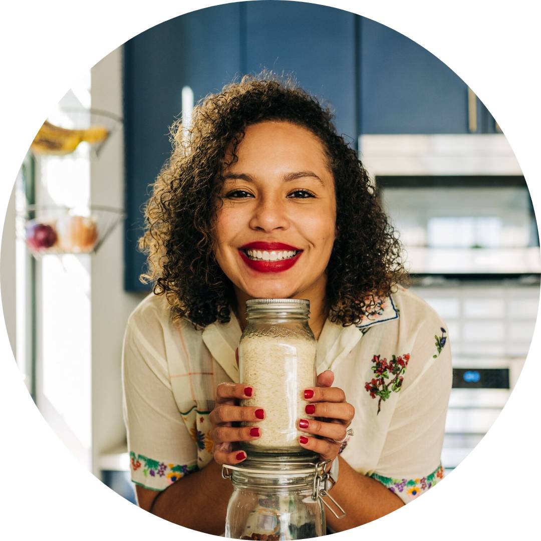 image of Instagrammer @your.latina.nutritionist smiling and holding a mason jar